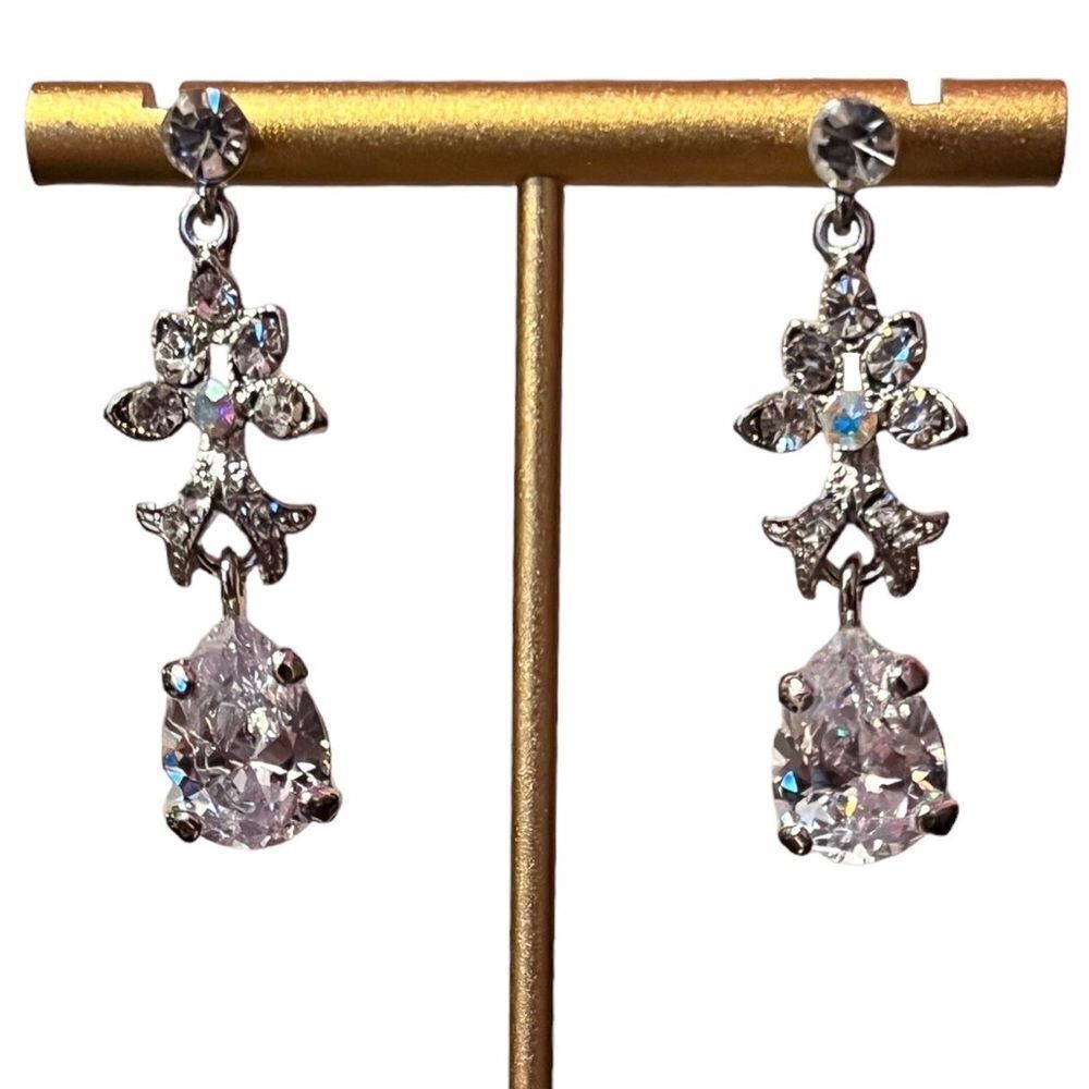 NWT Cubic Zirconia Dangle Silver Tone Statement Earrings